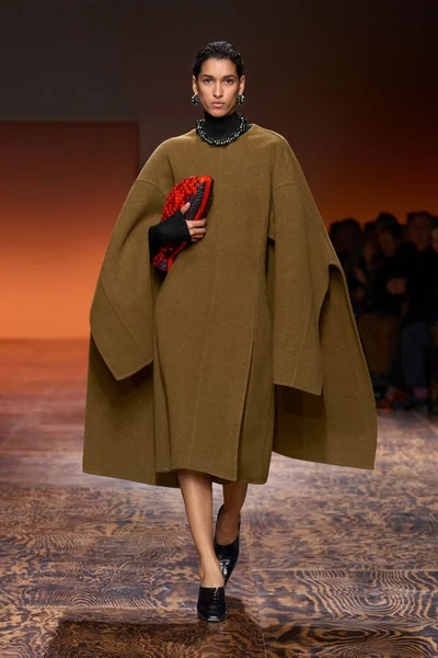 Look 63